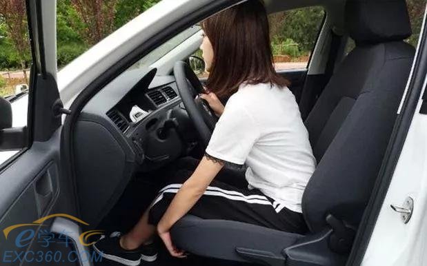 倒車入庫“十倒九不入”,你有想過是啥原因?